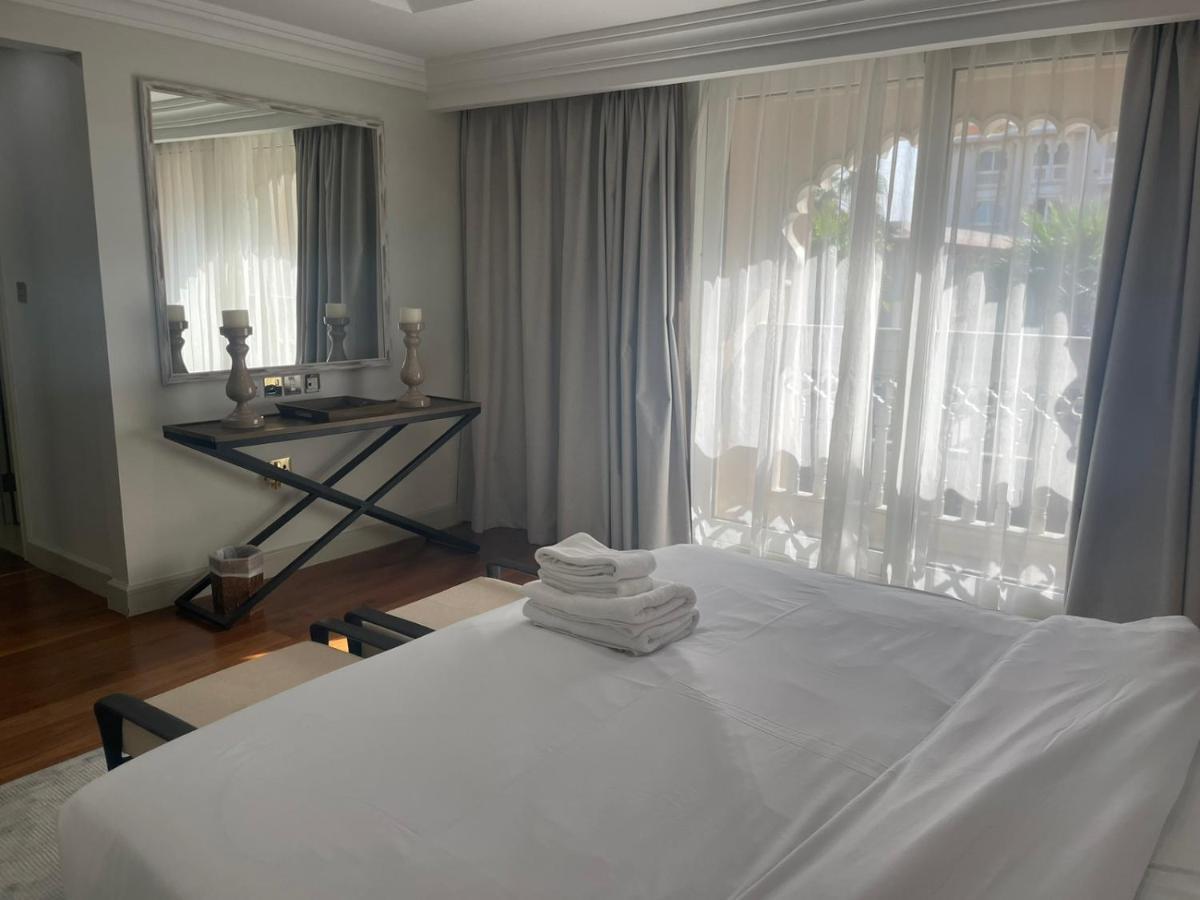 Rare Gem - 5 Bhk Taj Grandeur, Palm Jumeirah Villa Dubai