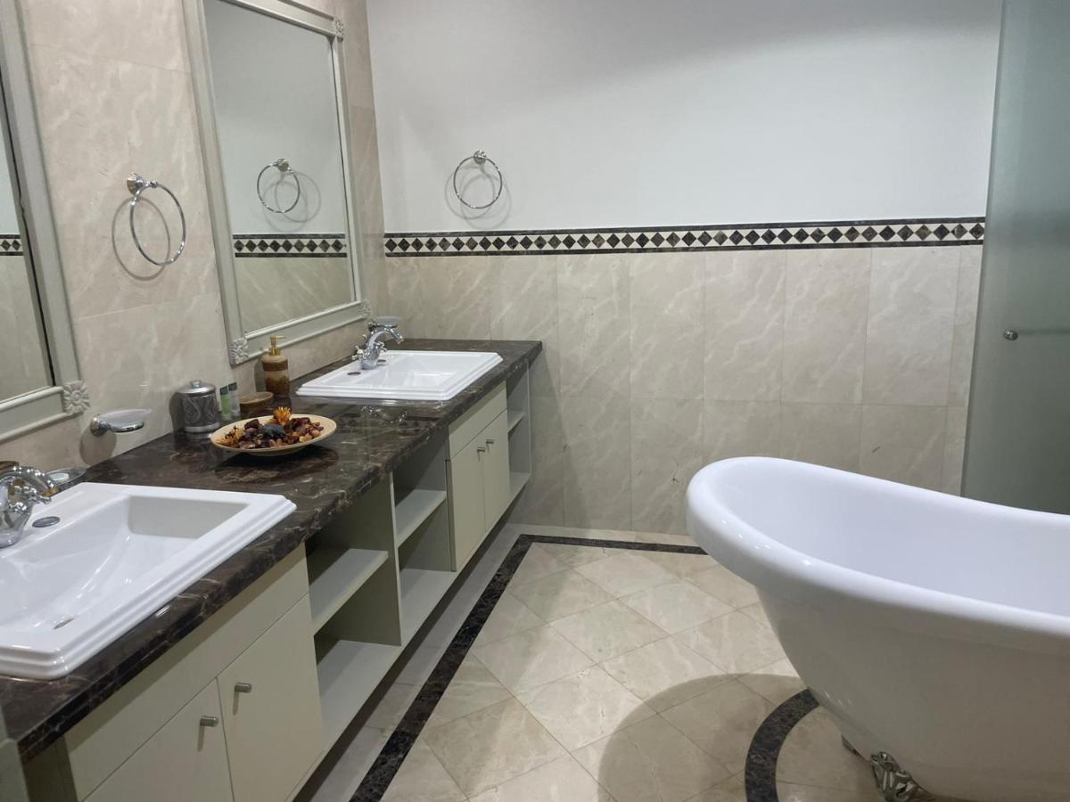 Rare Gem - 5 Bhk Taj Grandeur, Palm Jumeirah * Dubai