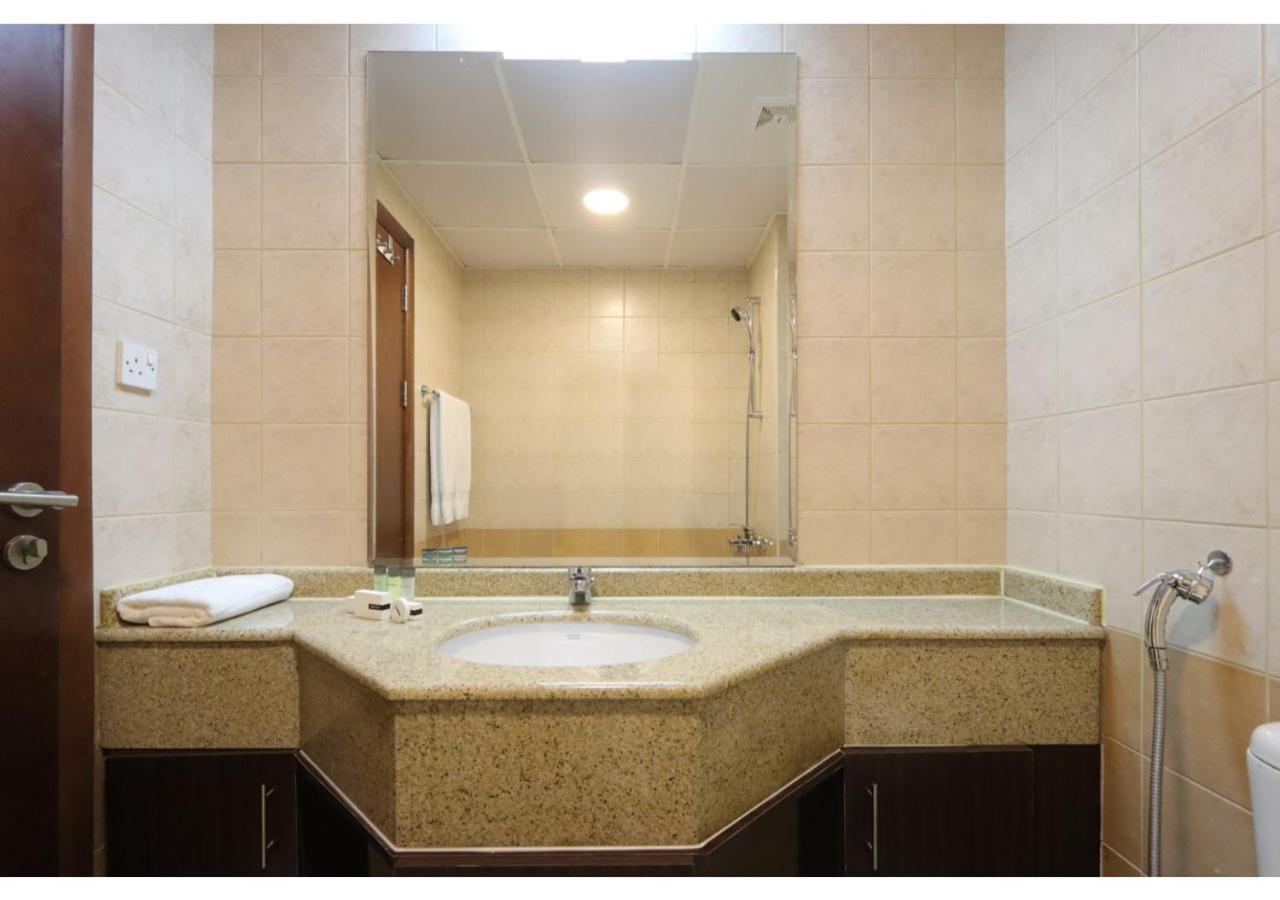 Spacious 3 Bedroom With Marina View - Near Marina Mall *