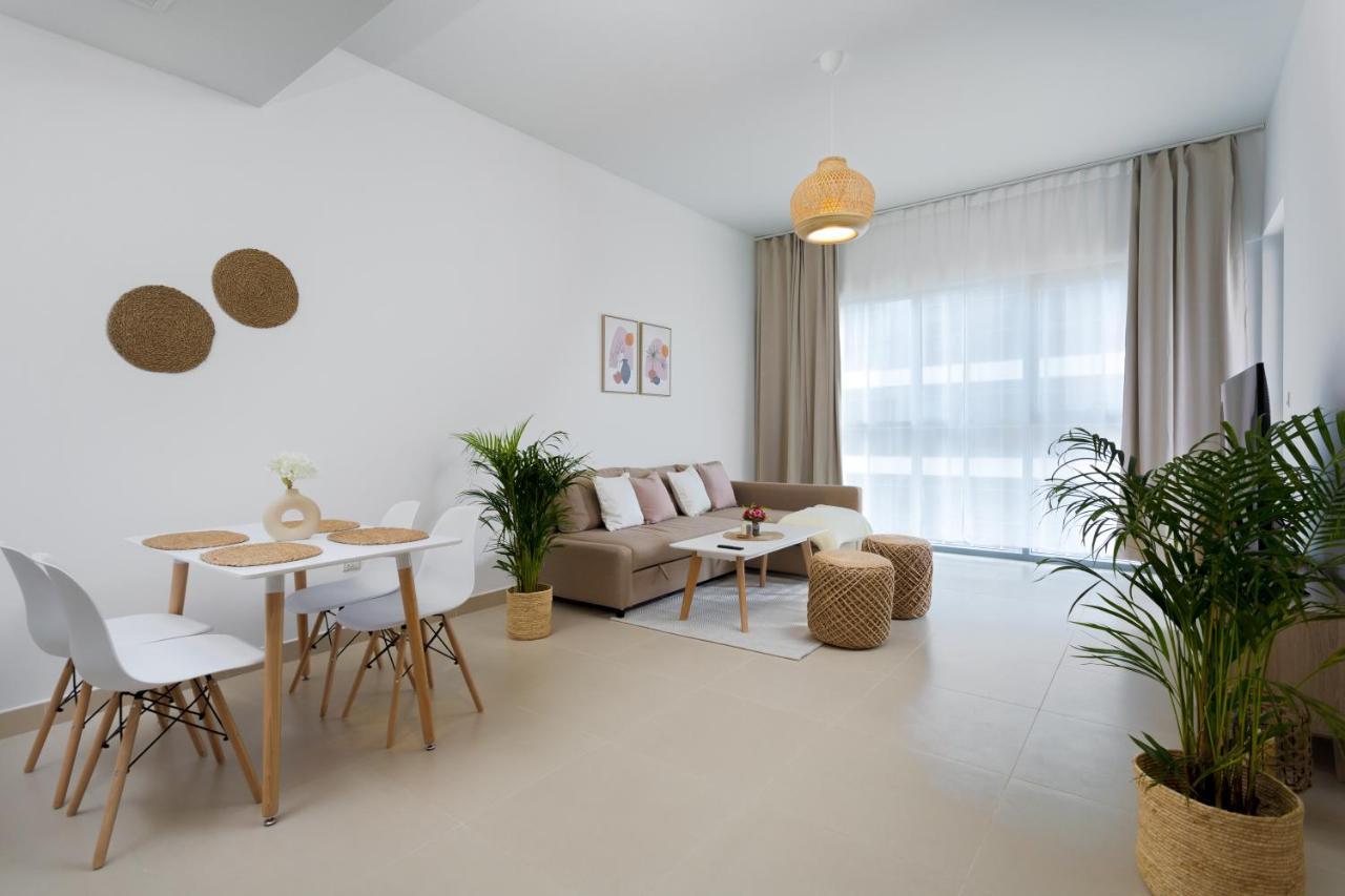 Apartment Waves - Chic With Skyline Views *