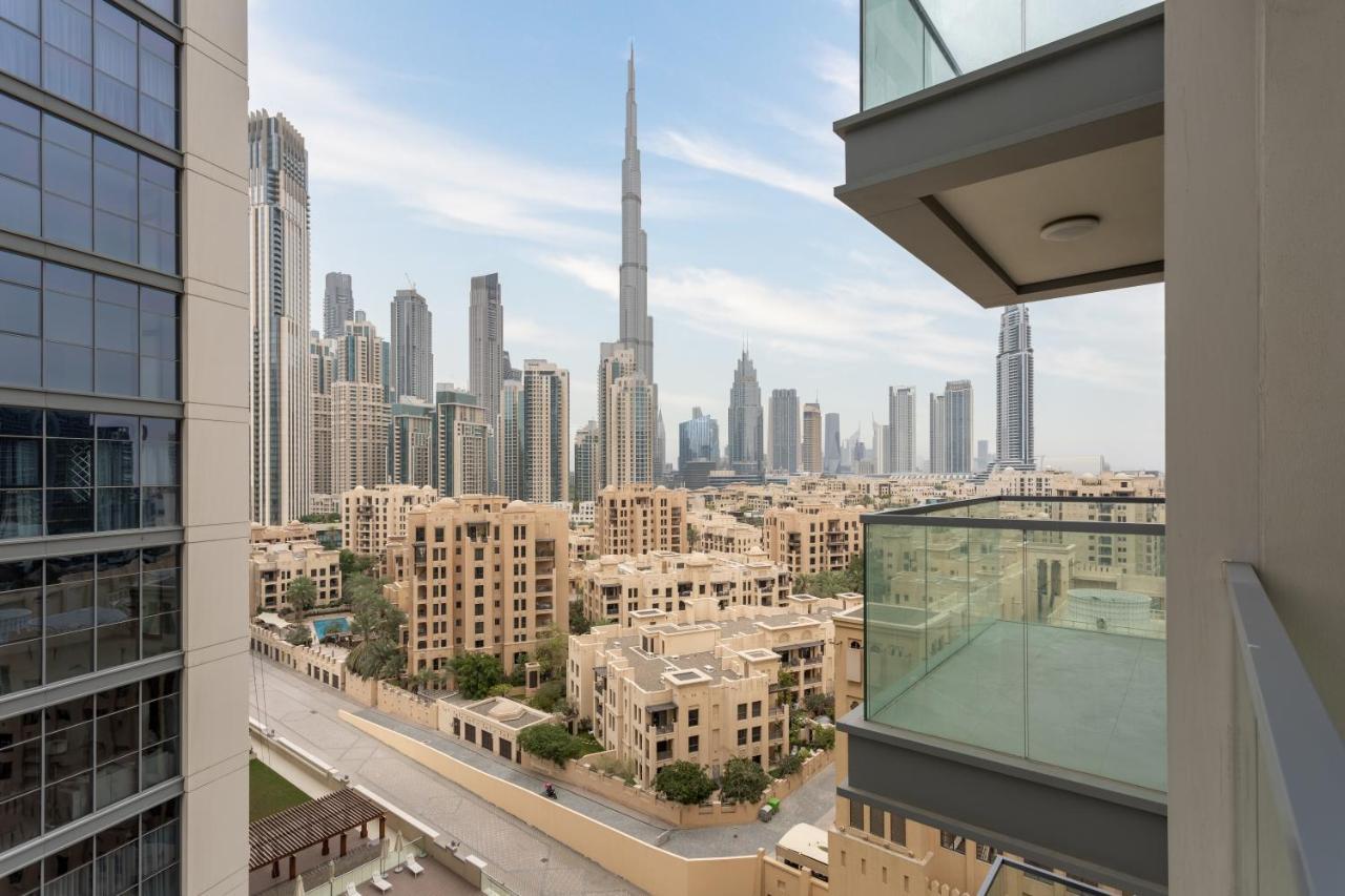 Waves - Chic With Skyline Views Apartment