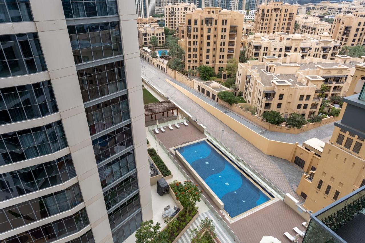Waves - Chic With Skyline Views Apartment