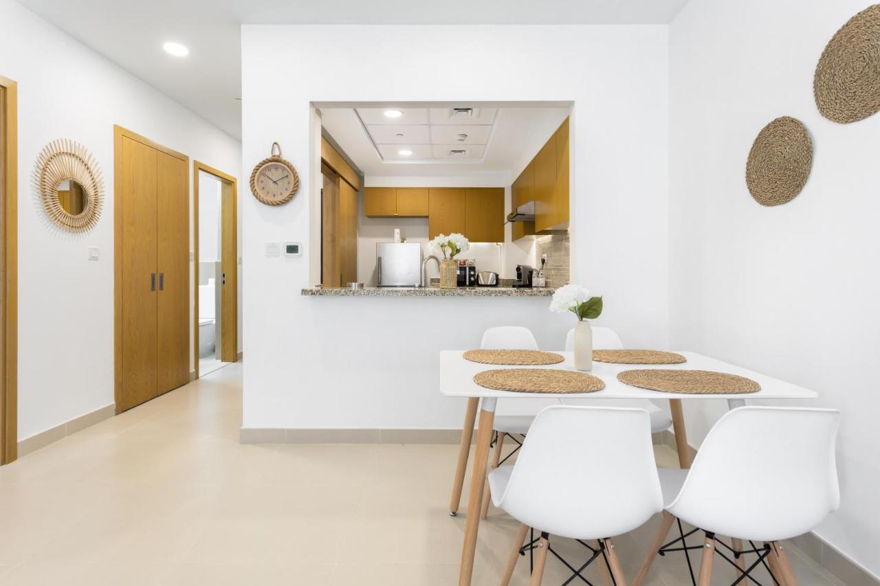 Apartment Waves - Chic With Skyline Views *