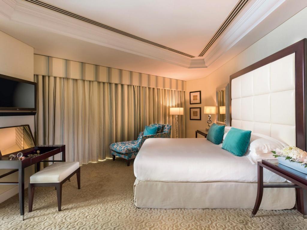 Otel Moevenpick Grand Al Bustan