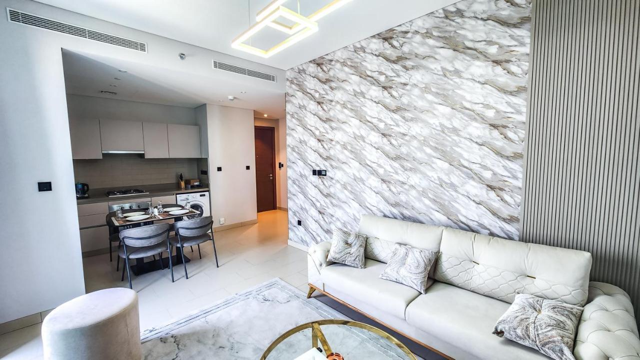 By Latinem Luxury 2br Holiday Cvr A605 Near Burj Khalifa Daire