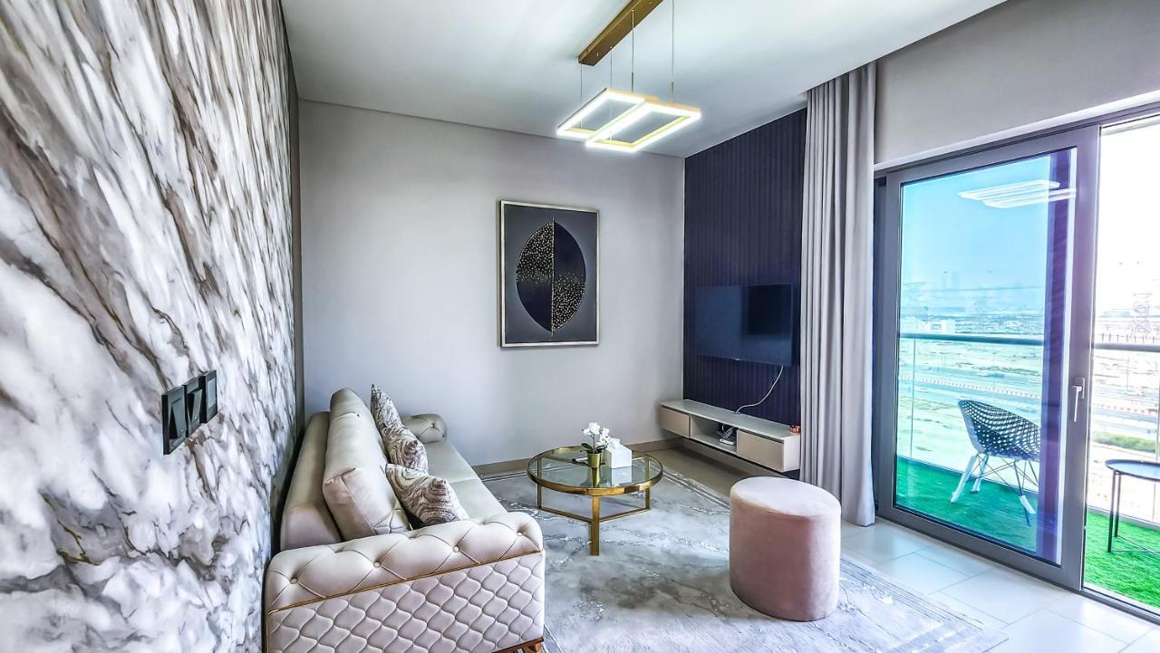 By Latinem Luxury 2br Holiday Cvr A605 Near Burj Khalifa