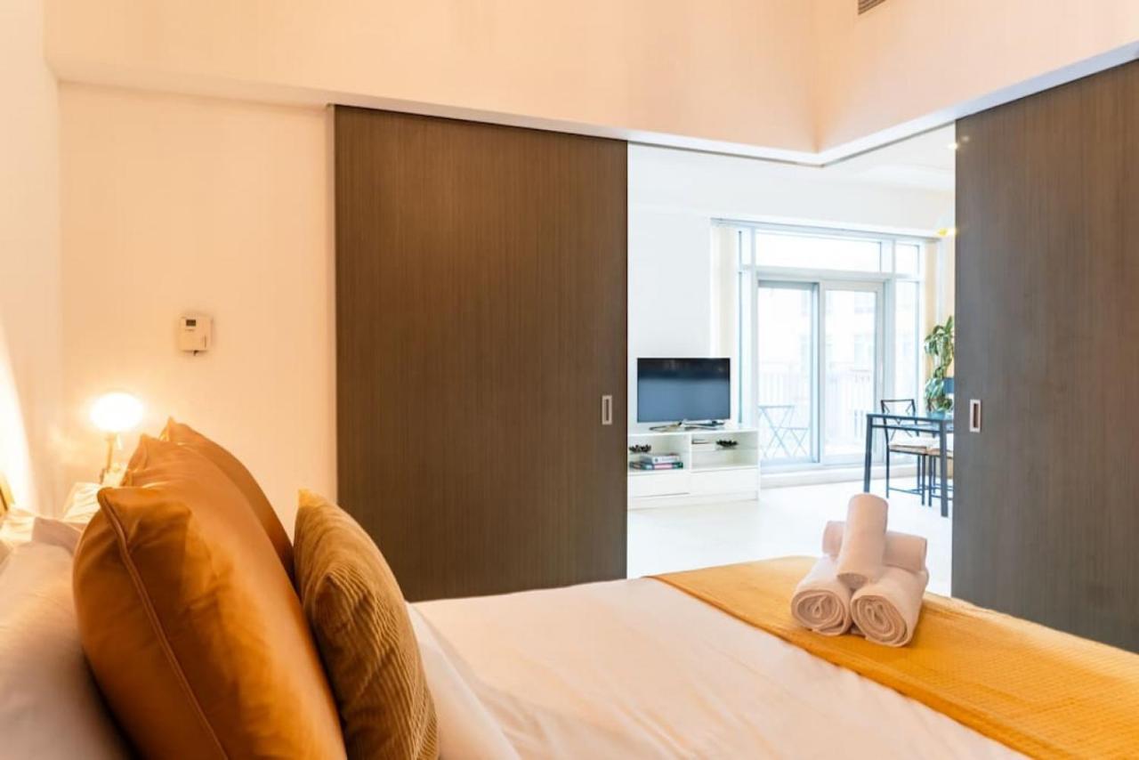 The Lofts, Downtown - Bright One Bedroom Daire *