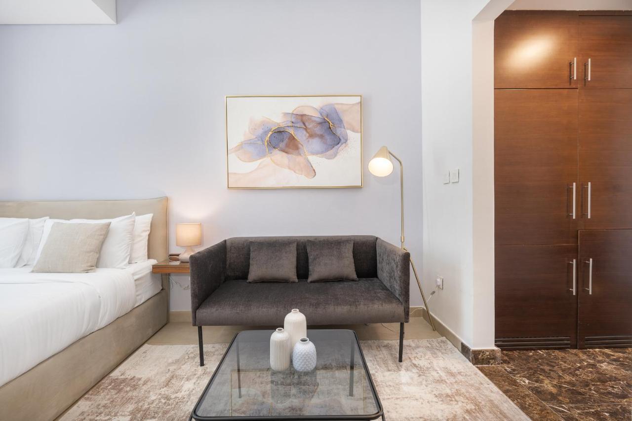 Sleek In Dubai's Vibrant Jbr Neighborhood Apartment *