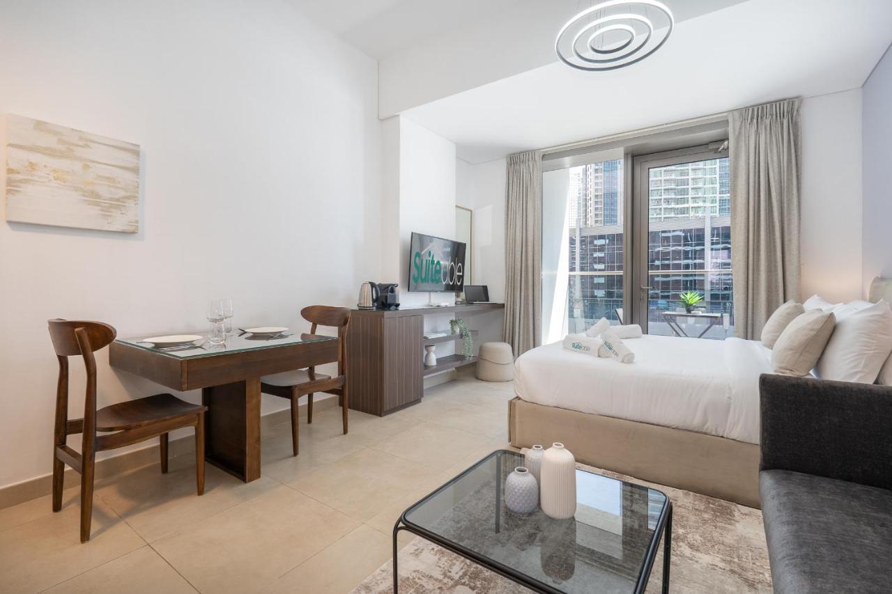 Sleek In Dubai's Vibrant Jbr Neighborhood Apartment