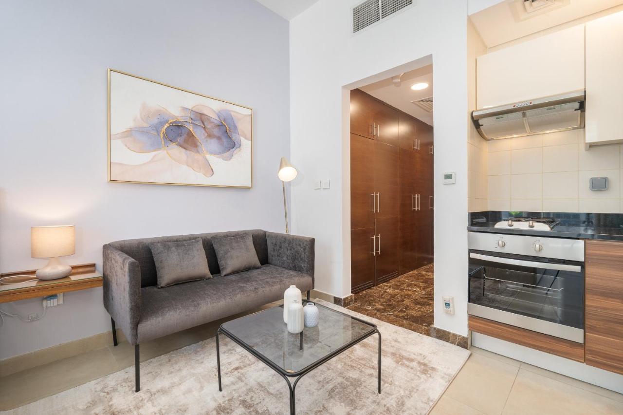 Apartment Sleek In Dubai's Vibrant Jbr Neighborhood *