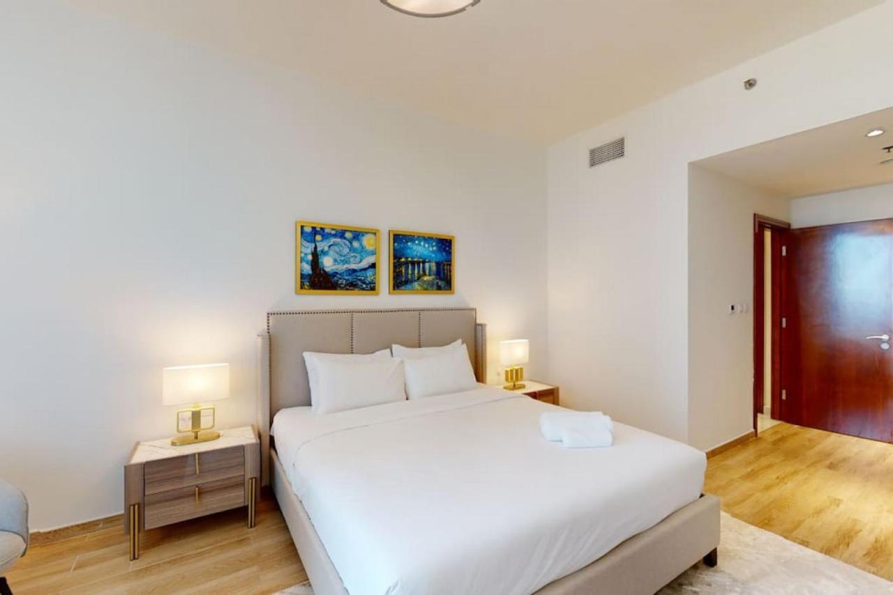 Meera Tower - Sleek One Bedroom Apartment *