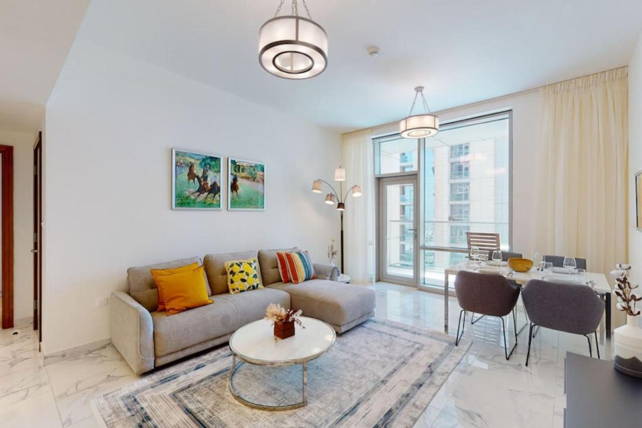 Meera Tower - Sleek One Bedroom Apartment
