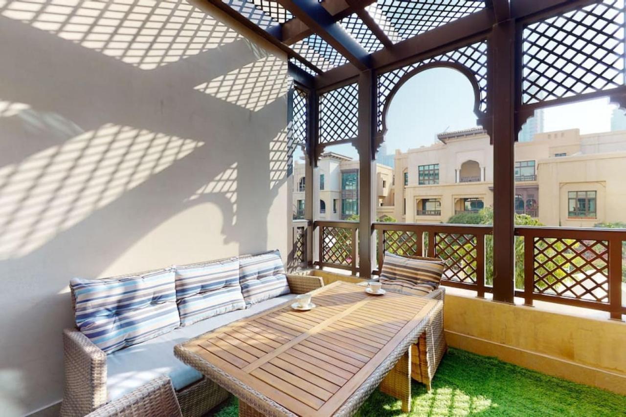 Al Tajer, Core C, Souk Al Bahar - Charming Two Bedroom Daire *