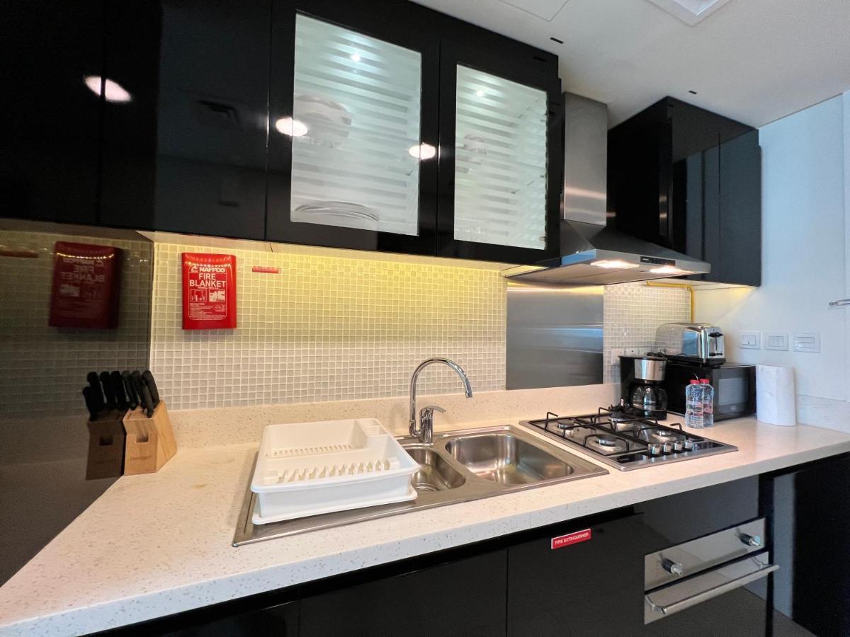 Manzil - Luxurious Near Downtown With Large Balcony And Canal Views Dubai
