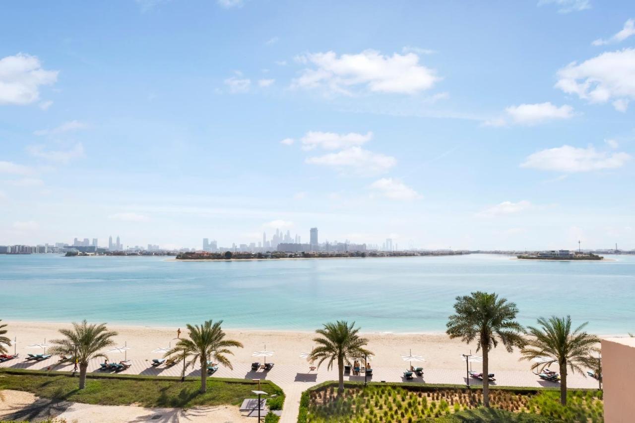 Fam Living - Private Beach Escapes In Palm Jumeirah Apartment *