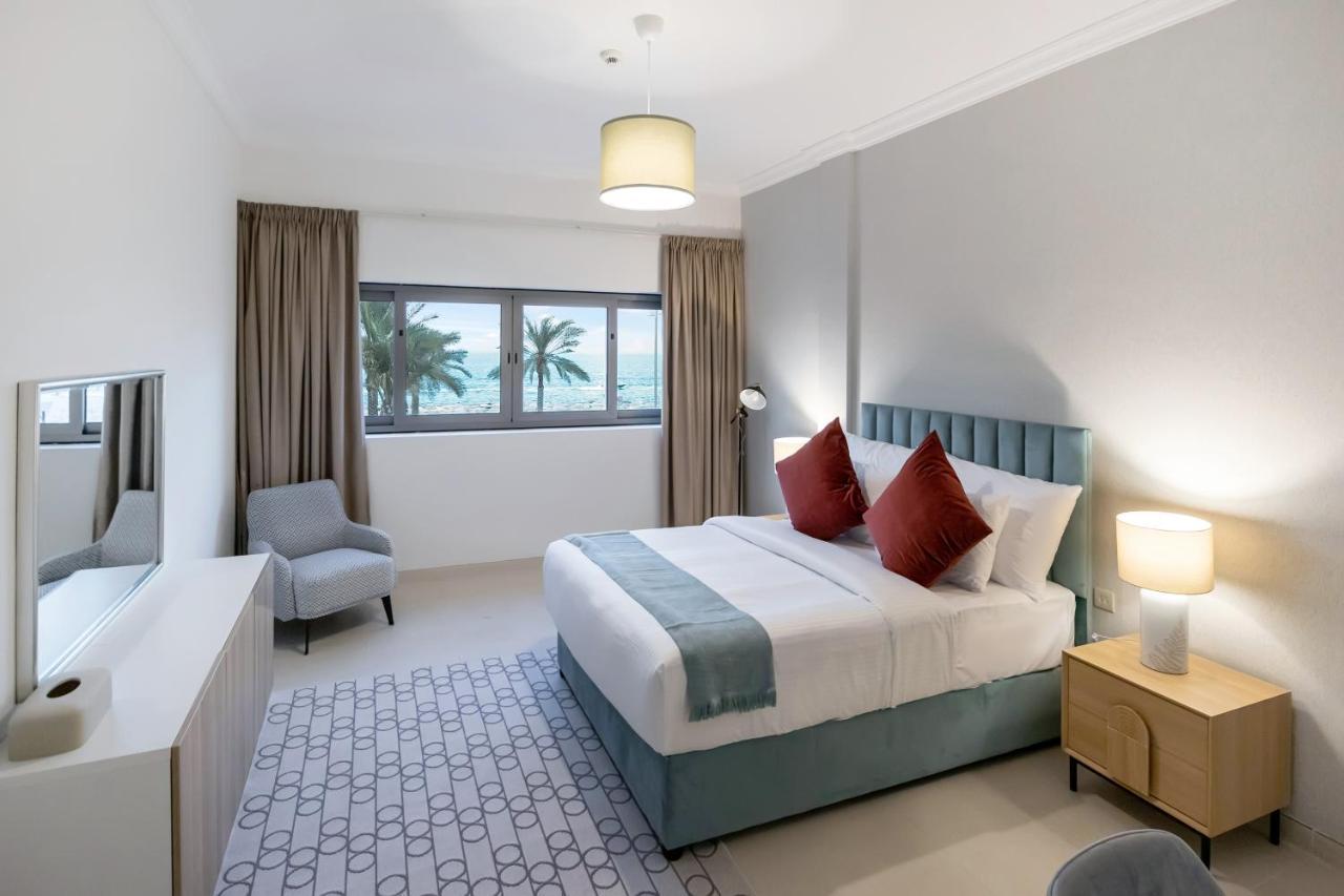 Fam Living - Private Beach Escapes In Palm Jumeirah Dubai
