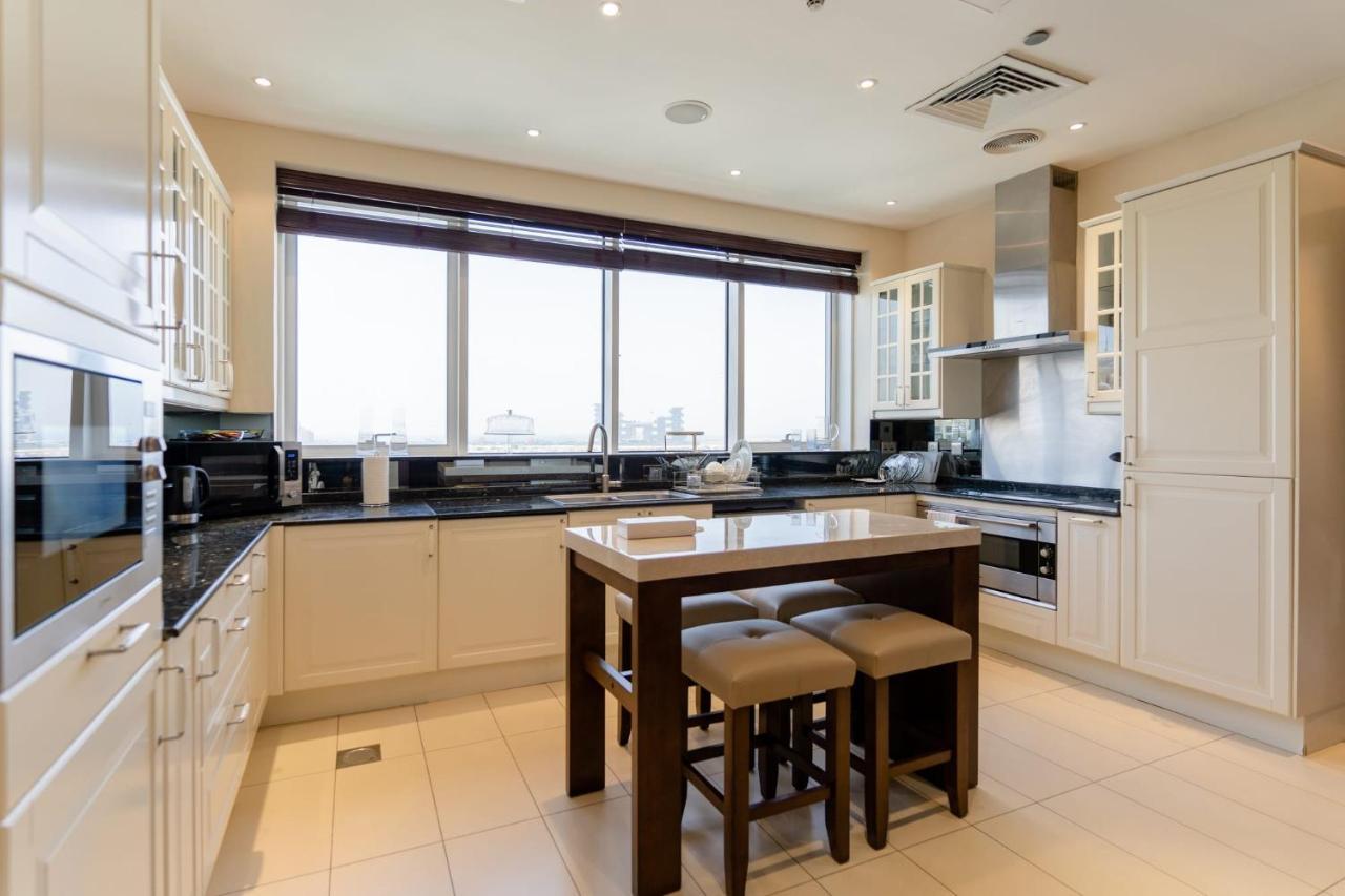 Exclusive Luxury 4 Bedroom Palm Penthouse * Dubai