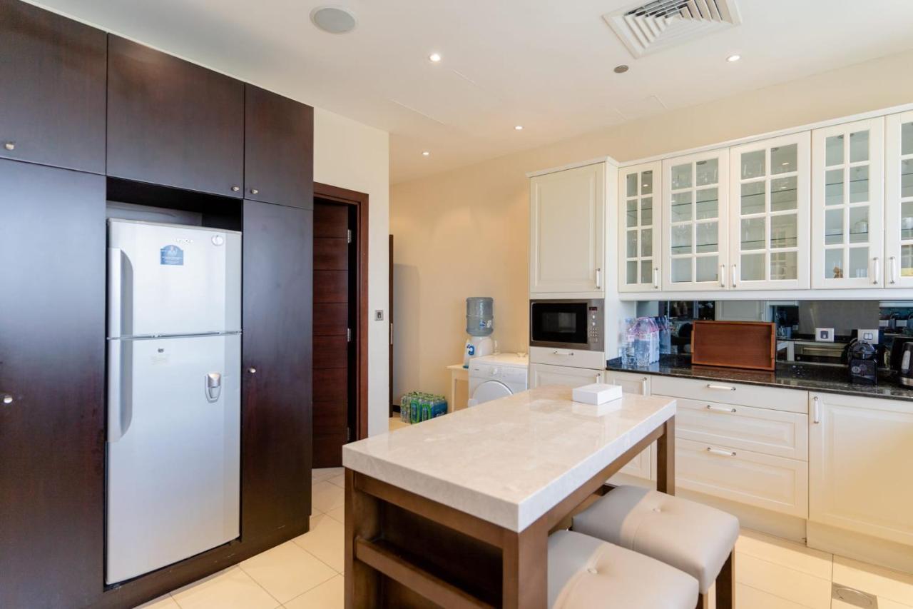 Exclusive Luxury 4 Bedroom Palm Penthouse Apartment *