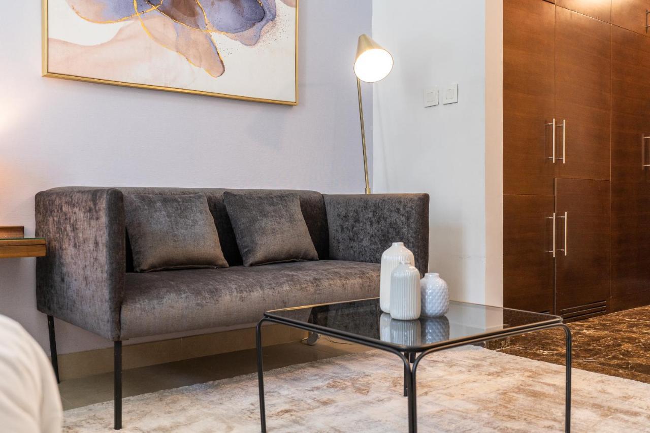 Sleek In Dubai's Vibrant Jbr Neighborhood *