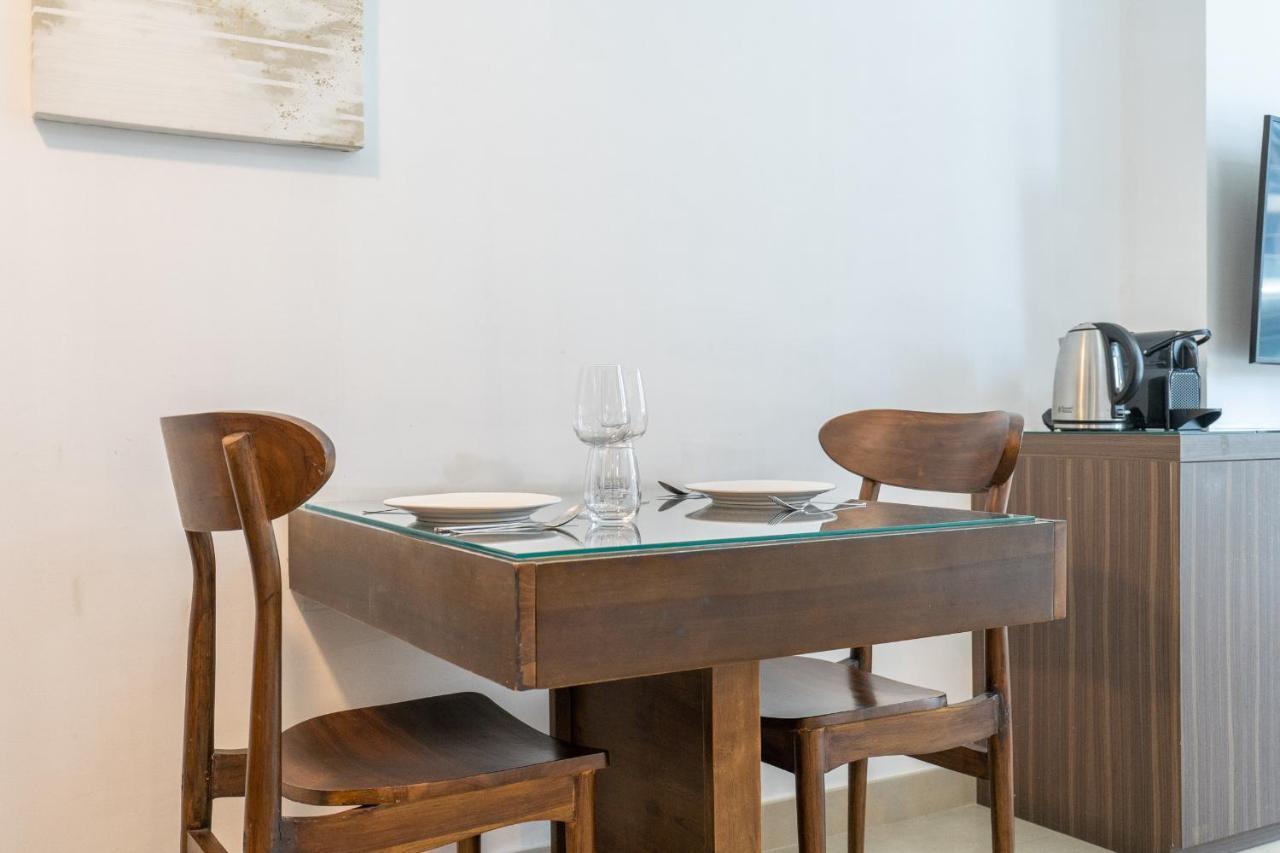 Sleek In Dubai's Vibrant Jbr Neighborhood Apartment *