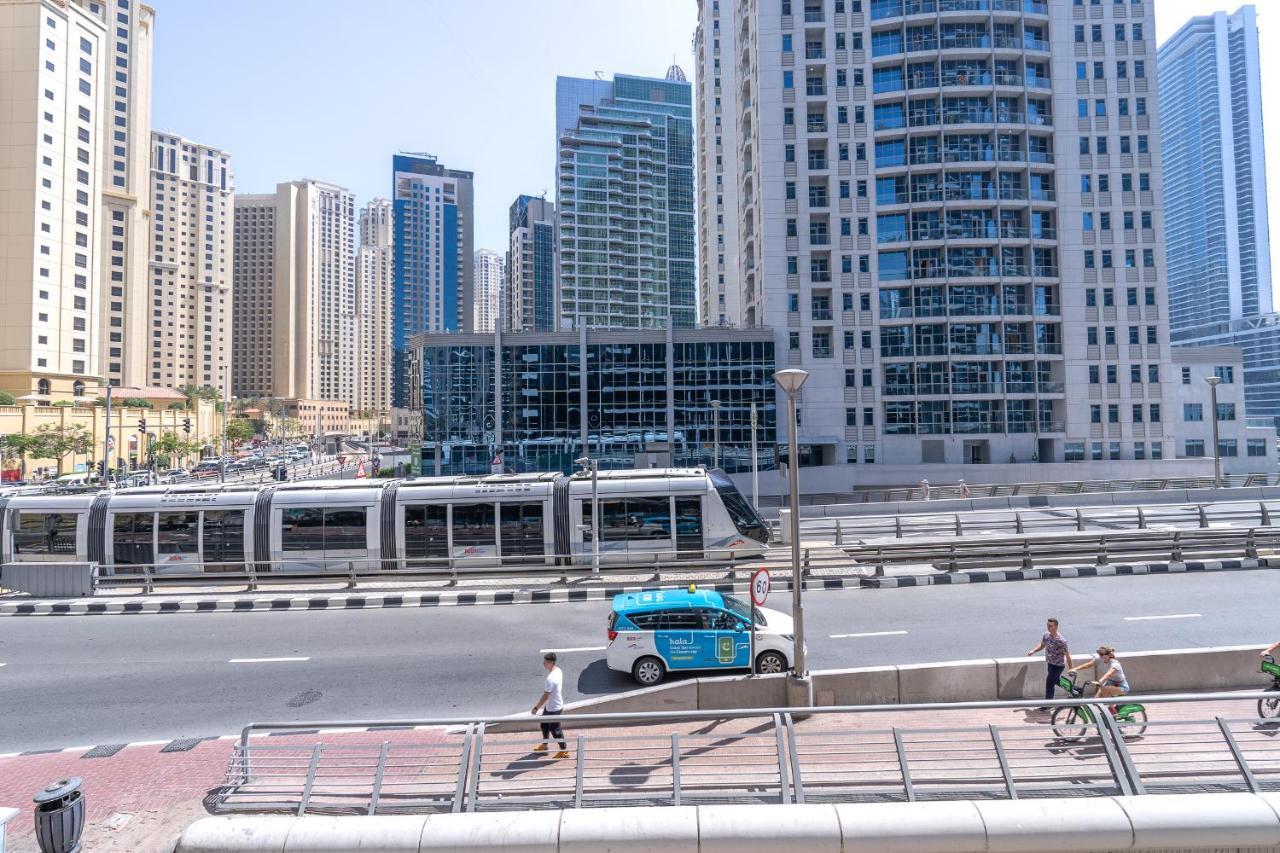 Sleek In Dubai's Vibrant Jbr Neighborhood *
