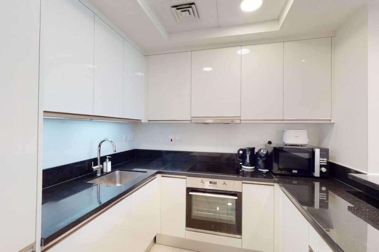 Meera Tower - Sleek One Bedroom *