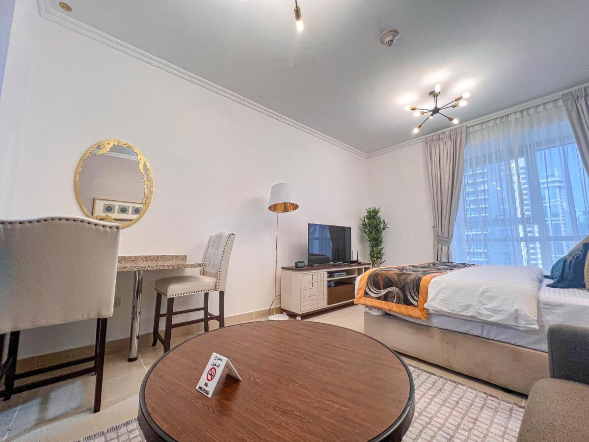 Cosmos Living Luxurious Near Metro Dubai