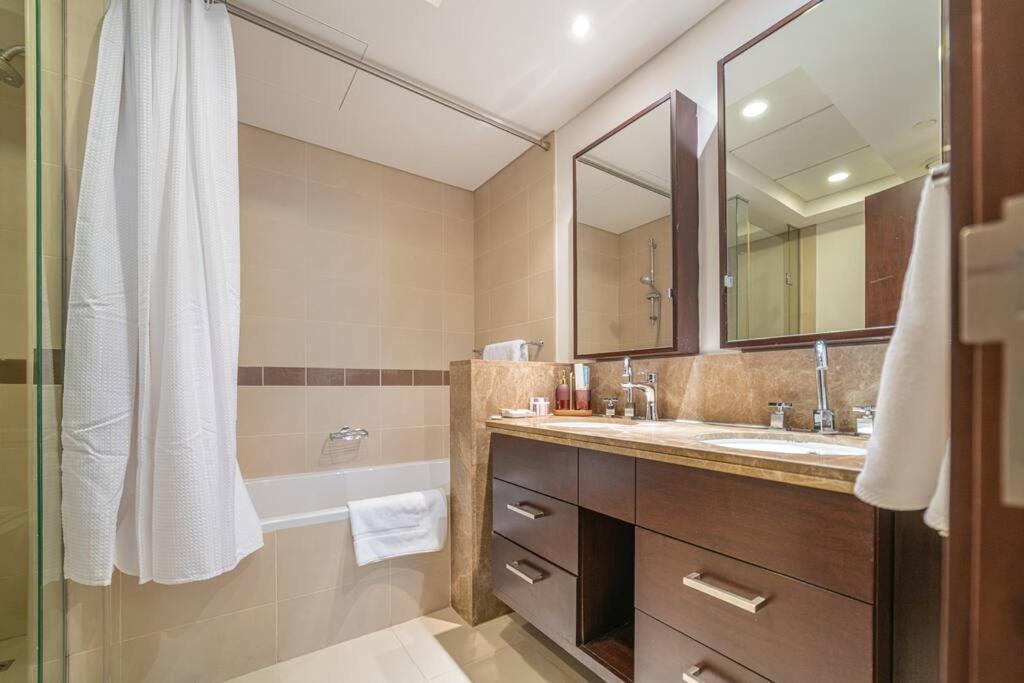 2Br Apartment Near Dubai Mall Burj Khalifa View And Pool Apartment *