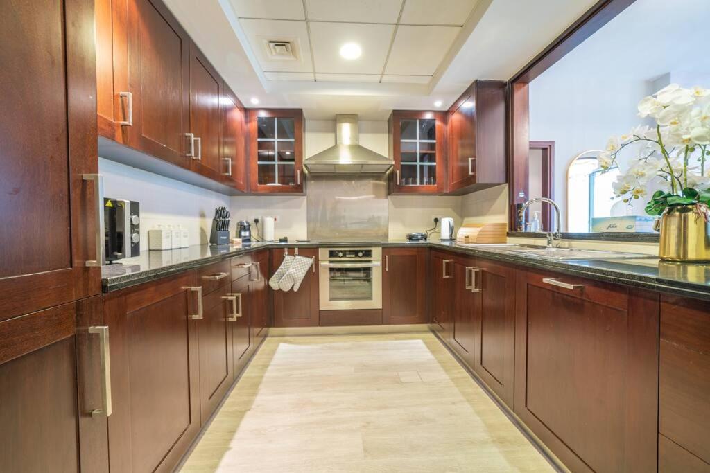 2Br Apartment Near Dubai Mall Burj Khalifa View And Pool Dubai