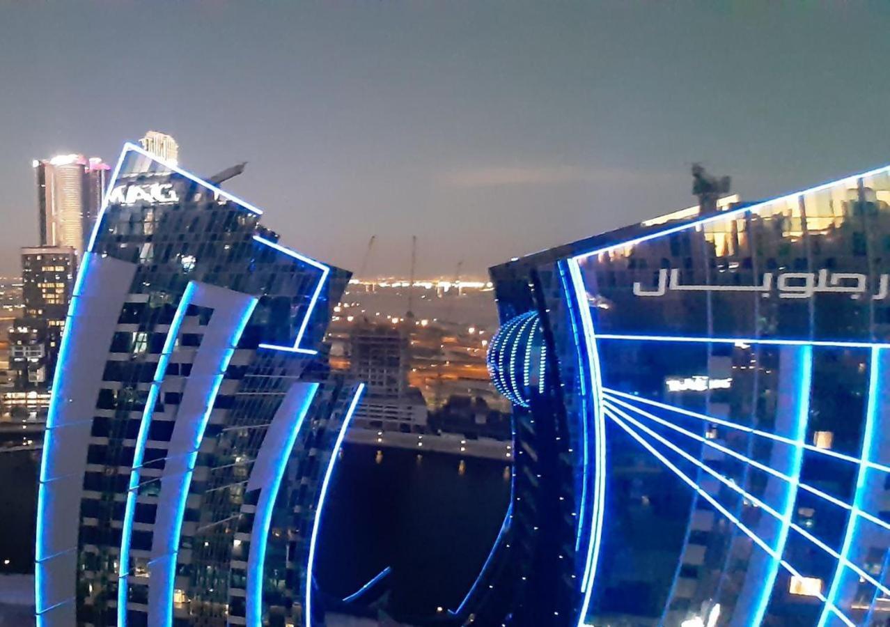 Downtown. Canal View From The Charming Terrace * Dubai