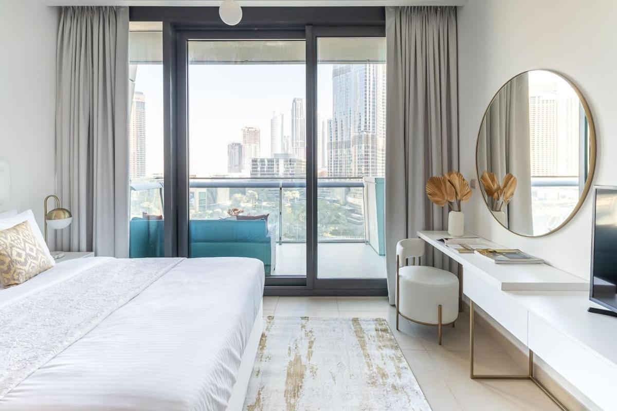 Frank Porter - Burj Vista Daire