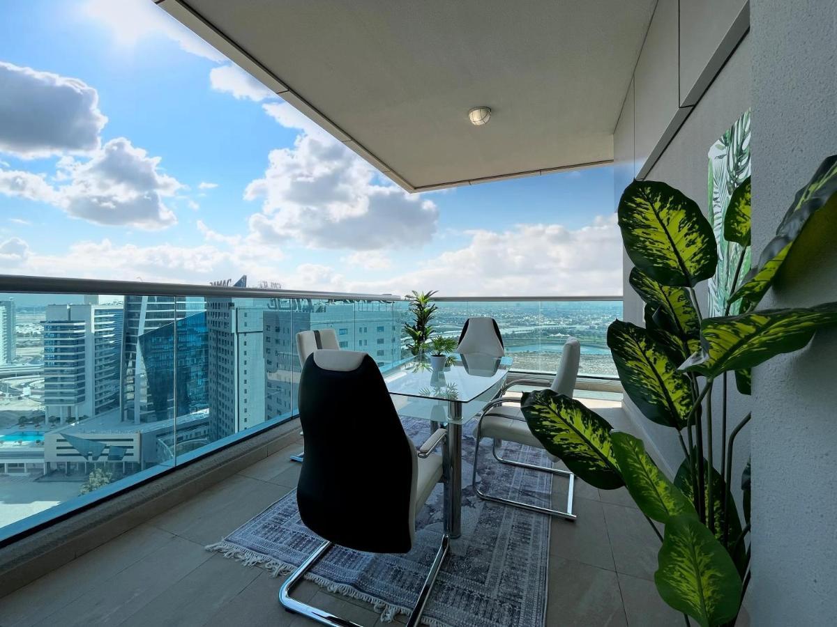 Daire 2 Bedroom Burj Khalifa View With Large Private Terrace