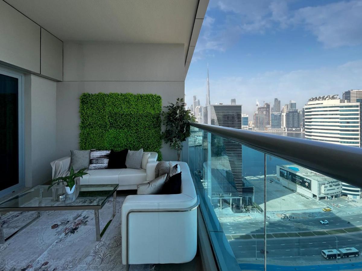 Daire 2 Bedroom Burj Khalifa View With Large Private Terrace Dubai