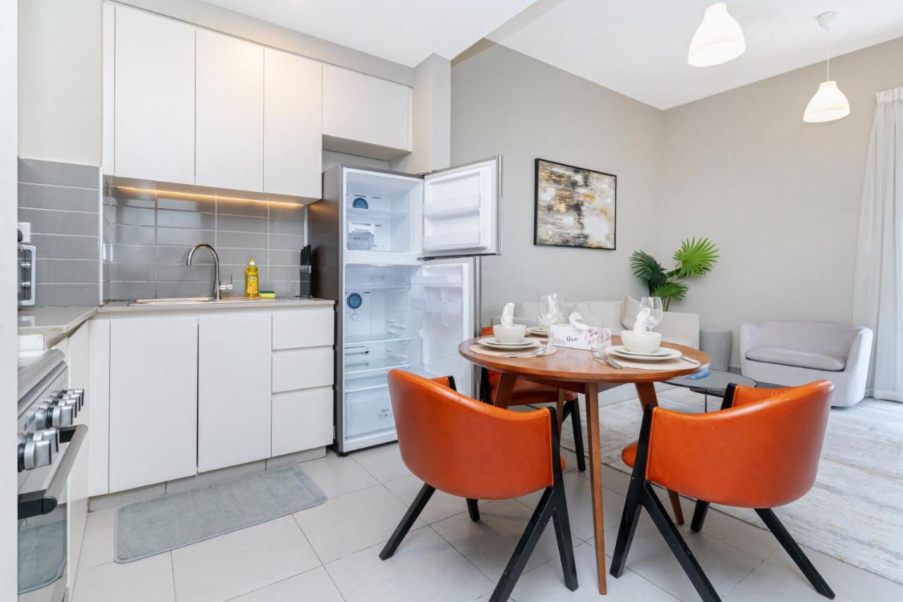 Beautiful Huge I Fully- Furnished Daire Dubai