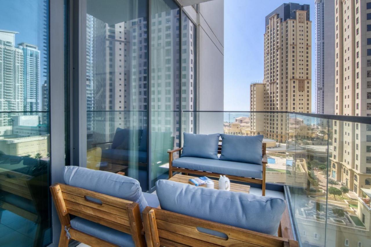 Vivid 2-bedroom Marina View Daire