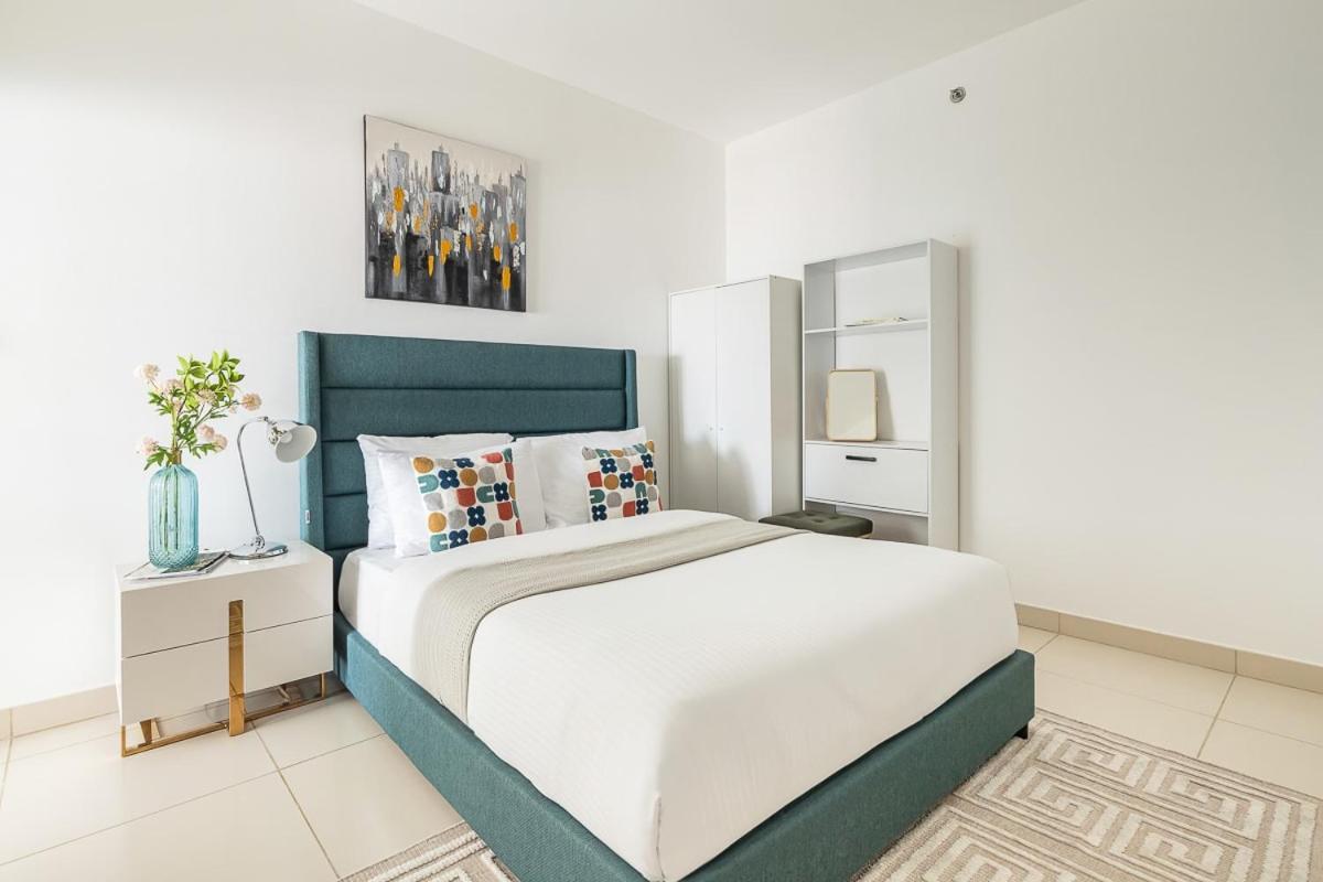 Frank Porter - The Lofts Dubai
