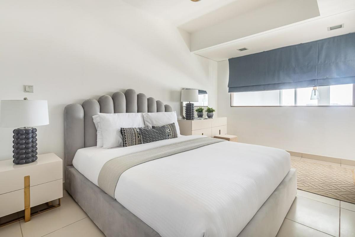 Frank Porter - The Lofts Apartment Dubai