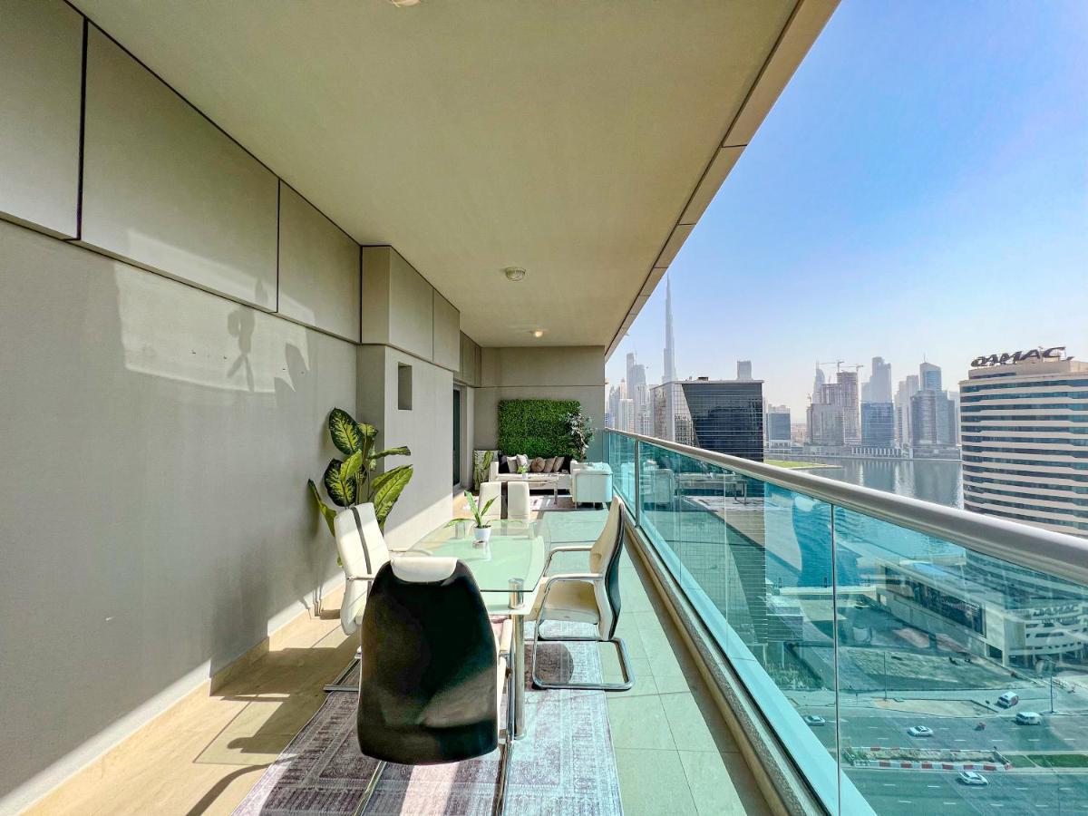Daire 2 Bedroom Burj Khalifa View With Large Private Terrace