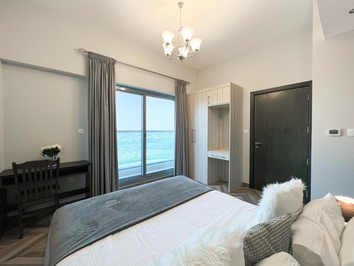Daire 2 Bedroom Burj Khalifa View With Large Private Terrace Dubai