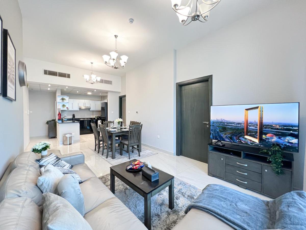 Daire 2 Bedroom Burj Khalifa View With Large Private Terrace