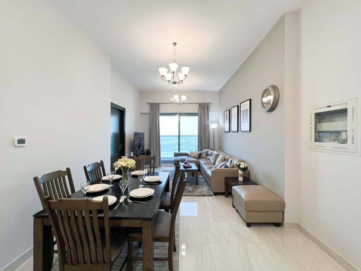 2 Bedroom Burj Khalifa View With Large Private Terrace Daire *