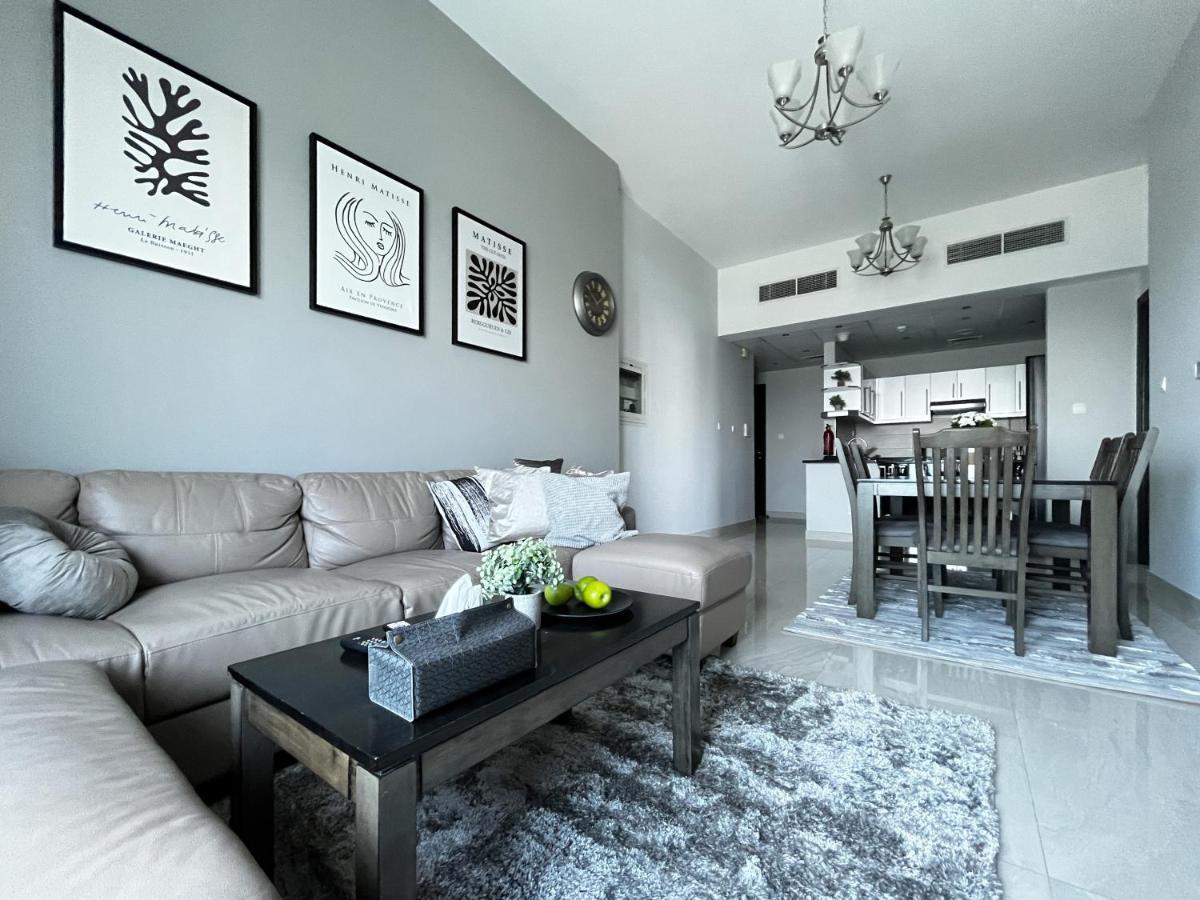 2 Bedroom Burj Khalifa View With Large Private Terrace Daire *