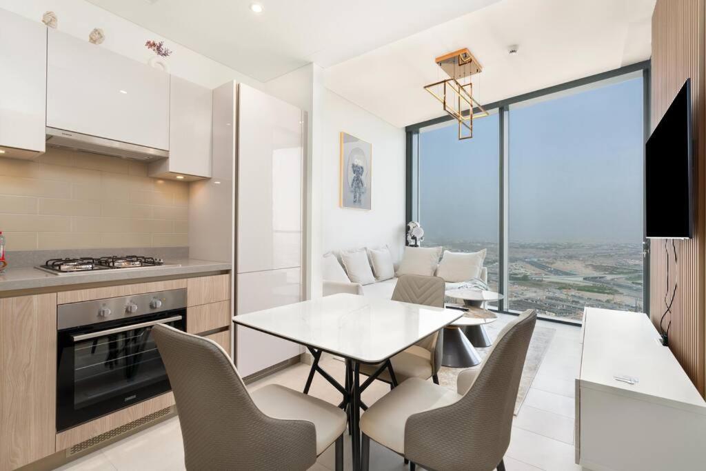 Modern 1bdr - 10min From Burj Khalifa - Sobha Waves * Dubai