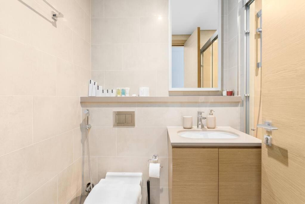 Apartment Modern 1bdr - 10min From Burj Khalifa - Sobha Waves *