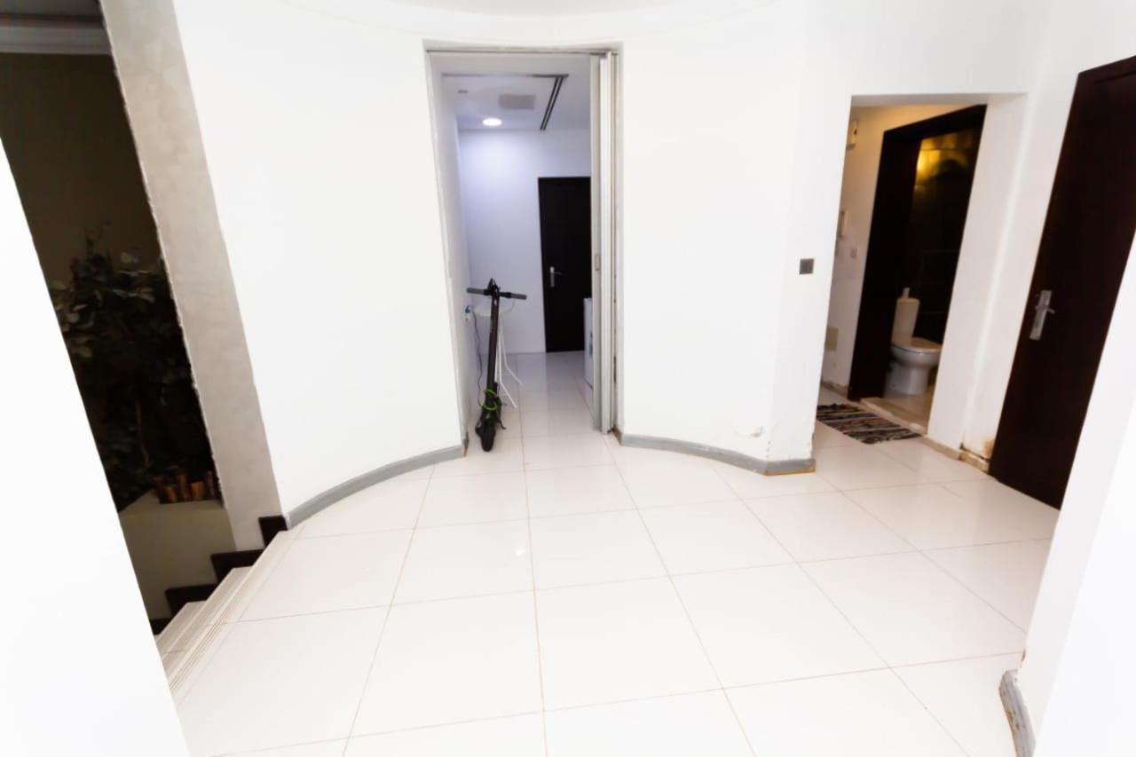 Privatunterkunft Small Budget For 'girls' Only In Dubai, Marina Dubai