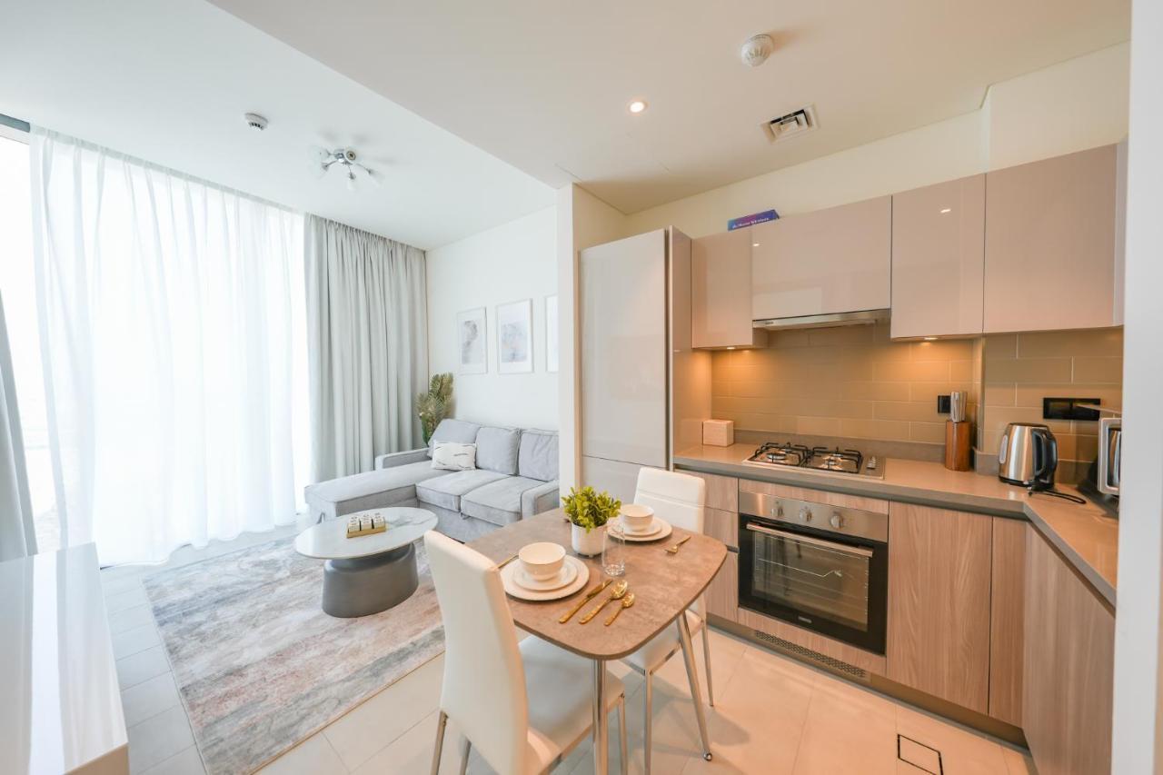 Bright With Panoramic Cityscape Views Apartment *