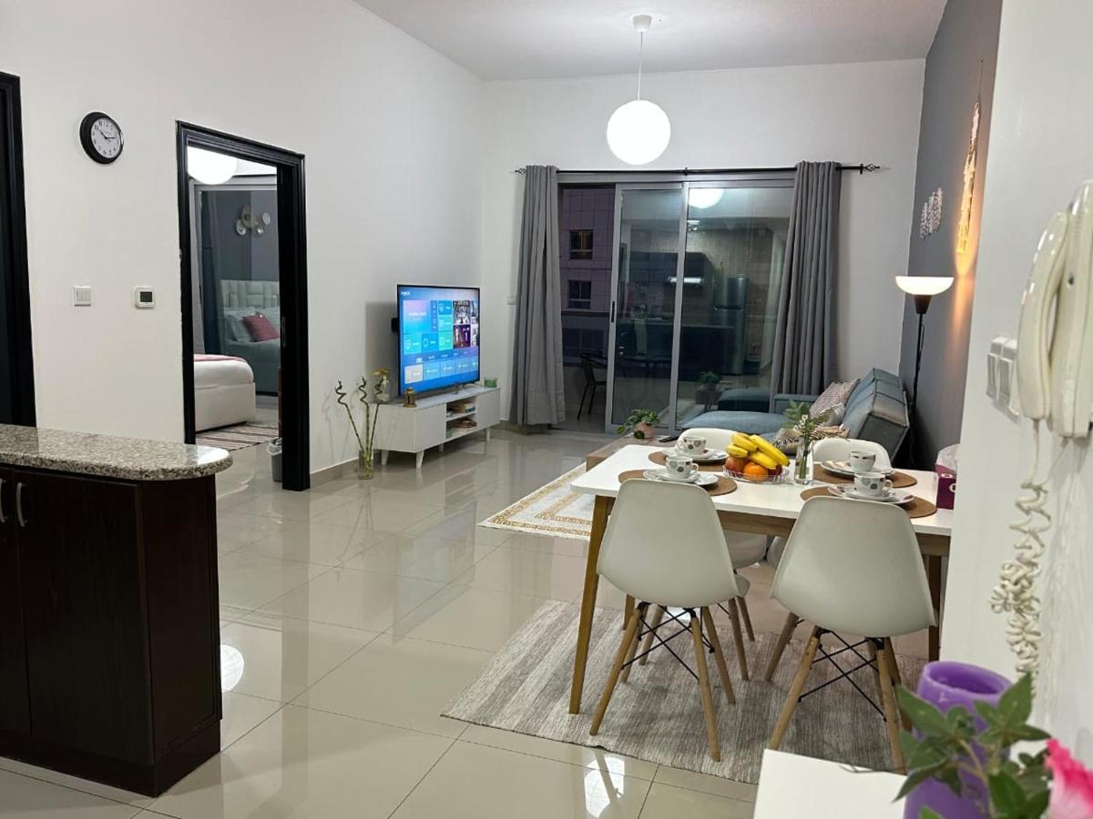 Al Zarooni Building Marina Apartment