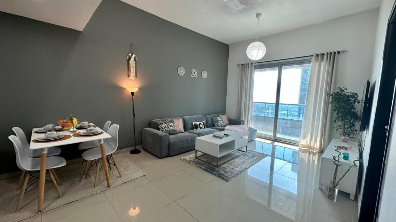 Al Zarooni Building Marina Apartment