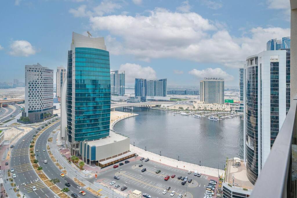 Daire Exquisite 1-br At Mag 318 In Business Bay