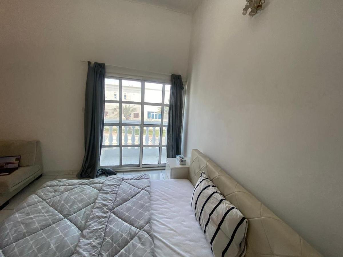 Homestay Relaxing Private In Compound Housing Near Burj Alarab 124